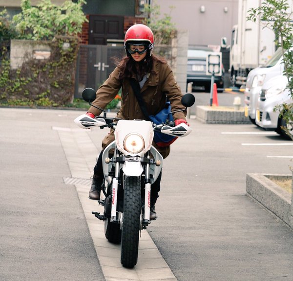 ラブソング バイクの車種は 藤原さくらが乗ってたのはヤマハtw0 フラワーブログ