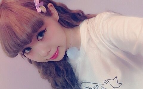 オクヒラテツコ(ぺこ)卒アル画像が流出！昔は黒髪美人で痩せていた？
